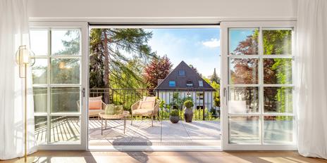 Style, design, and elegance: Luxurious penthouse with elevator access and hobby unit