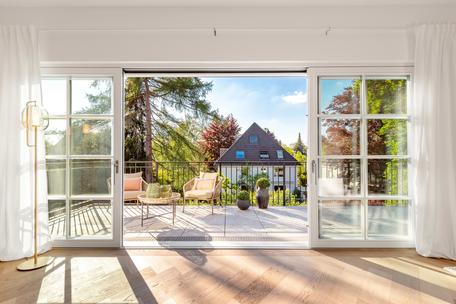 Style, design, and elegance: Luxurious penthouse with elevator access and hobby unit