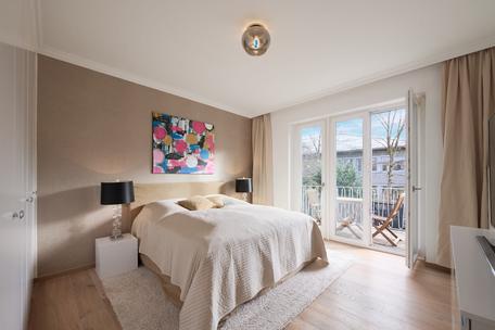 Style and charm: charming city home with balcony in the finest Bogenhaus location