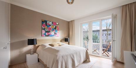 Style and charm: charming city home with balcony in the finest Bogenhaus location