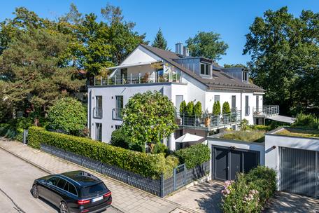 Stilgerechte 3-Zimmer-Dachgeschoss-Wohnung mit zwei Dachterrassen am Schlosspark