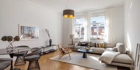 Stylish 3-room apartment in an old building with lots of charm and a balcony