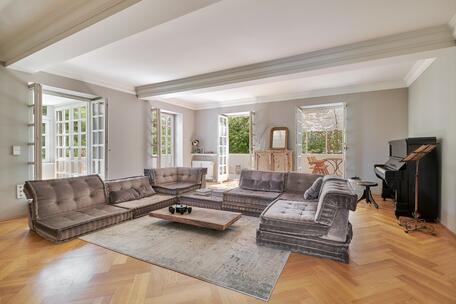 Stylish duplex apartment with a "house-within-a-house" feel and its own pond in a dream garden