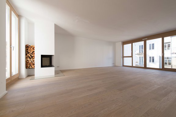 Wohnbereich mit Kamin