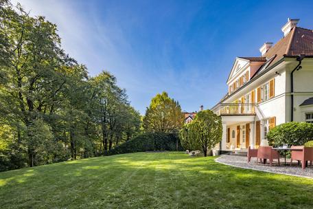 Prinz-Ludwigs-Höhe: Impressive old villa with 6 bedrooms in a prime location