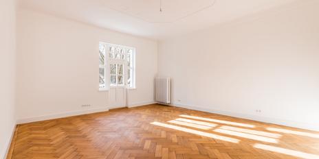 Prime location near the Isar: Modernized 3-room Art Nouveau apartment from 1912