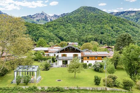 A Rare Find in a Picturesque Setting—A Stylish Country House with a Guest Area and a Stunning Mountain Panorama