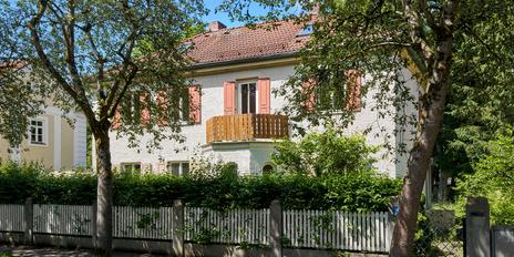 Fantastic location for the renovation and extension of a historic villa