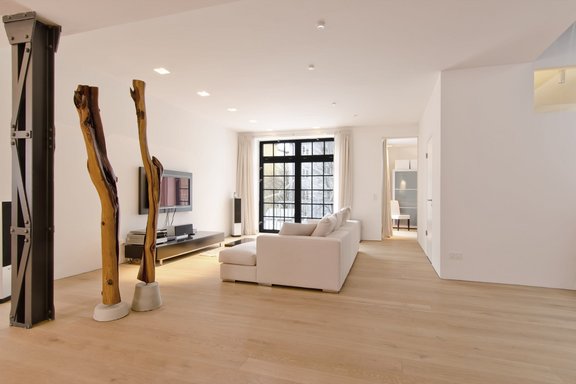 Living area to the west