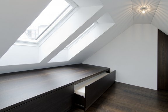 Gallery with guest bed