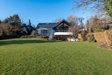 Dream location by the lake: newly renovated property with lake and alpine views and an idyllic garden