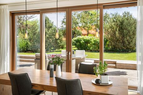 A dream location between Munich and Lake Tegernsee: Exclusive terrace apartment in the renovated “Sticklhof”