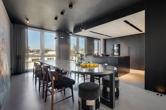 Space for large rounds