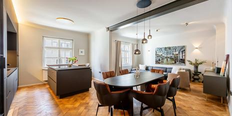 Urban Chic near Münchner Freiheit: High-end, modernized 2-bedroom apartment
