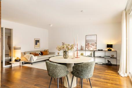 High-quality city home: 3-room apartment with far-reaching views in historic palace