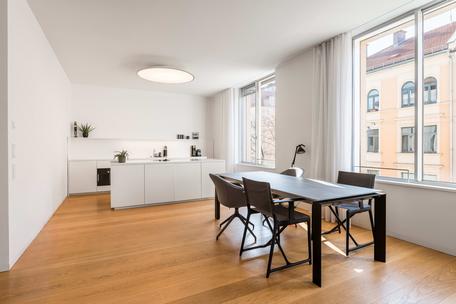 Urban living in Schwabing: stylish 3-room apartment with designer furnishings