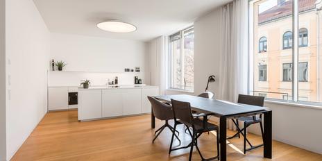 Urban living in Schwabing: stylish 3-room apartment with designer furnishings
