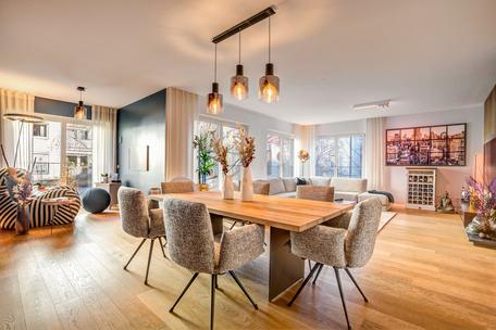 Prime urban location near the Isar: Stylish 4-room residence with designer aesthetics and sheltered loggia