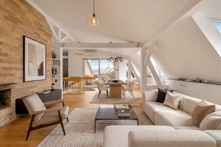 Urban yet quiet location: Charming 2-bedroom duplex with a rooftop terrace and garage in a historic building dating from 1890