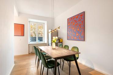 Urban retreat: charming 3-room apartment with eat-in kitchen in renovated old building