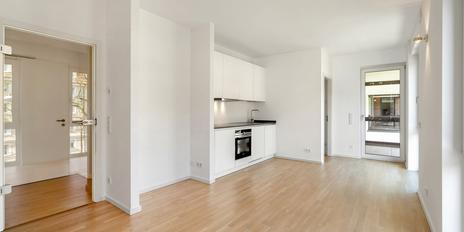 Urban vibe: Stylish 2-bedroom apartment in a central location with a loggia