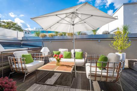 Modern apartment over five floors in the heart of Maxvorstadt and in a quiet courtyard location