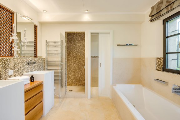 Comfortable and elegant bathroom