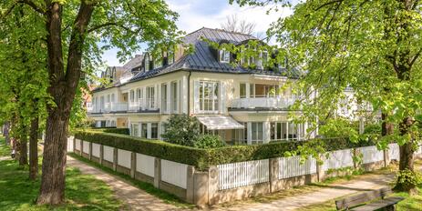 Villa-let floor on one level: 316 m² for redesign with possible granny apartment