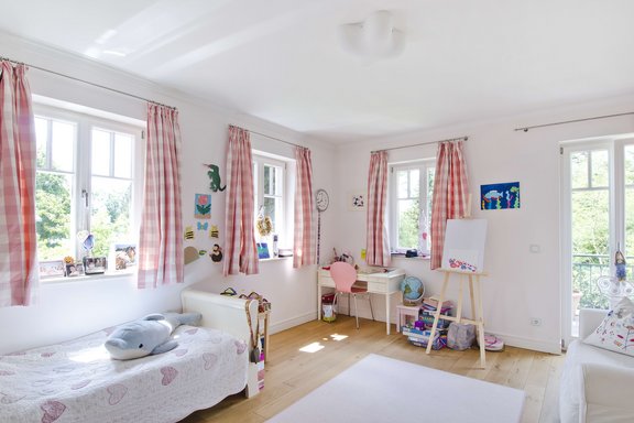Großzügiges Kinderzimmer