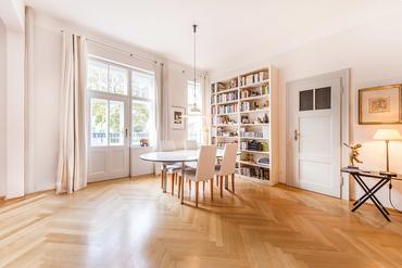 Enchanting, quiet 3-room apartment with balcony in listed art nouveau old building from 1912