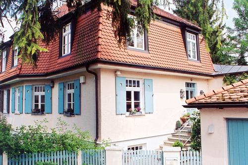 Zauberhafte Villenhälfte von 1914 mit herrlichem Garten