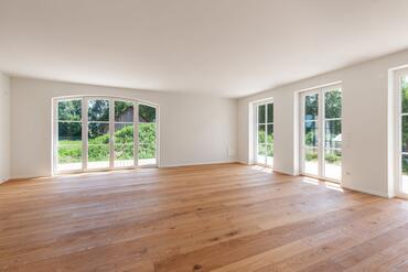 New to the market: Corner townhouse with a wraparound terrace in a quiet neighborhood