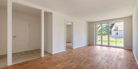 New to the market: Sunny ground-floor apartment with a south-facing terrace and private garden