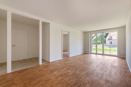 New to the market: Sunny ground-floor apartment with a south-facing terrace and private garden