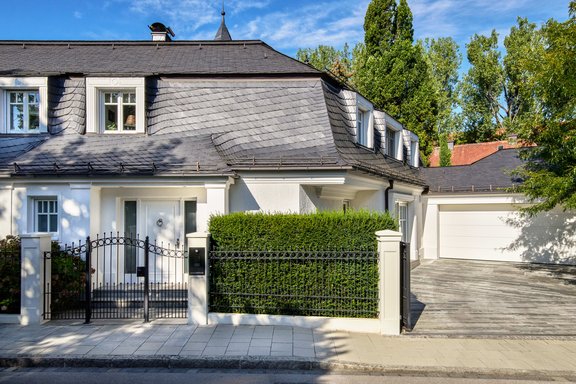 Representative house entrance