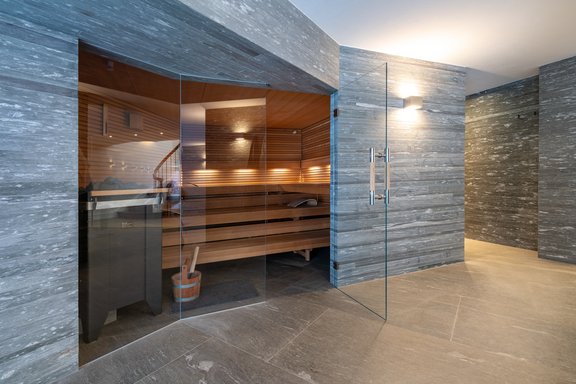 Wellness with sauna and experience shower