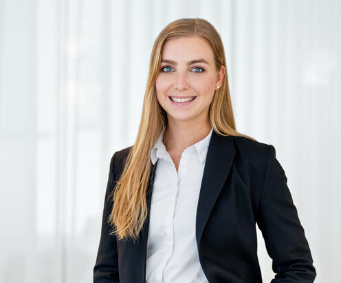 Alina Heidemann, Estate agent