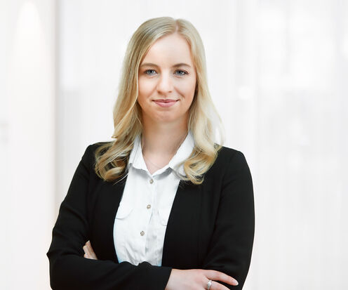 Theresa Heinze, Estate agent