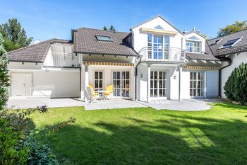 Buy a villa in Grünwald
